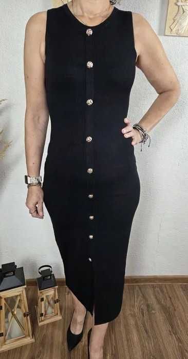 Sukienka midi ze złotymi zdobieniami