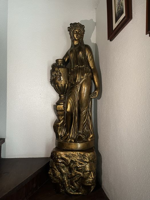 Estatua em louça