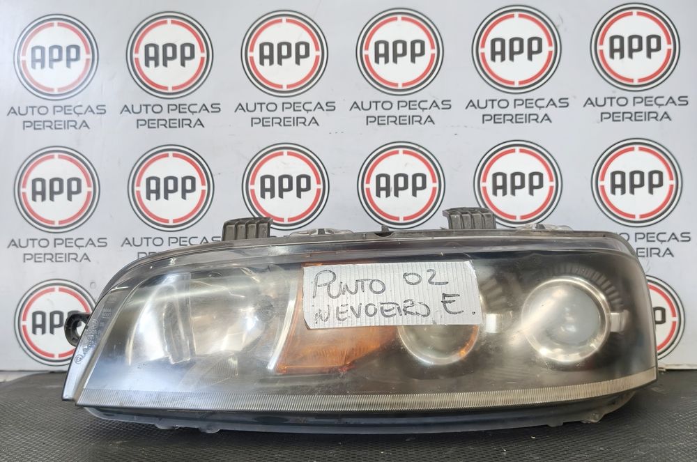 Farol Ótica esquerda Fiat Punto 188 de 2003 com nevoeiro  VALEO.