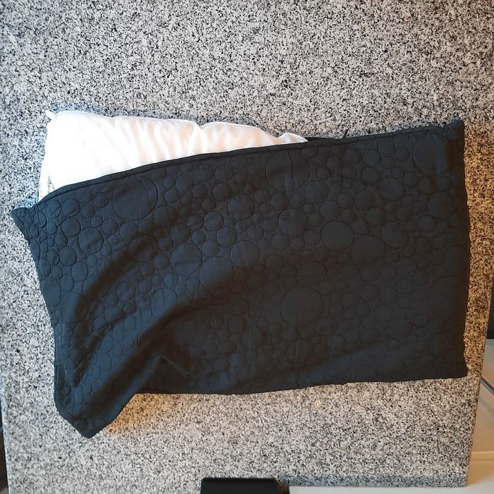 Conjunto de 2 Capas de Almofada Pretas + 2 Almofadas 40x65cm