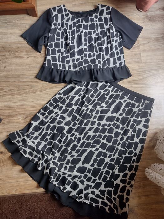 Super komplet bluzka + spódnica 
Podam wymiary długość całkowita bluzk