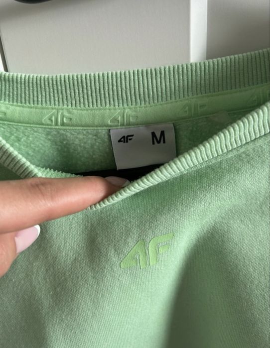 Zielona bluza marki 4F