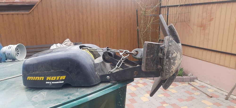 Лодка з лафетом Южанка мотор Меркурі 20