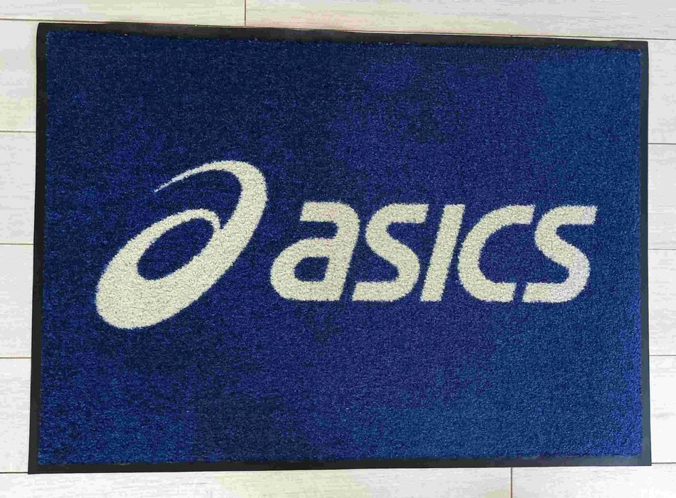 Tapete ASICS - dimensão 85x60 cm