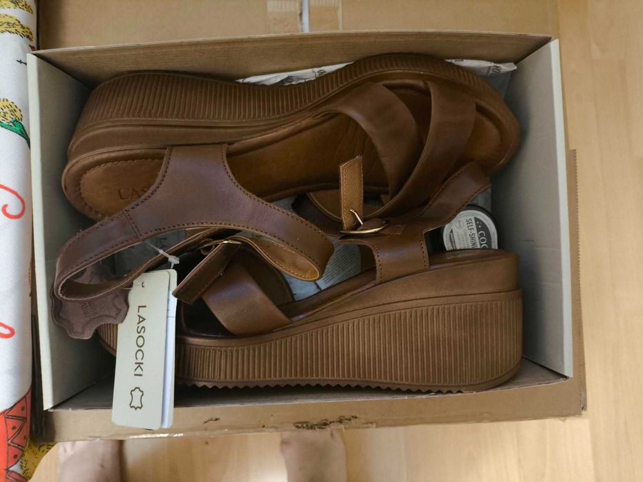 Buty damskie, sandały Lasocki, na koturnie, nowe, rozmiar 41