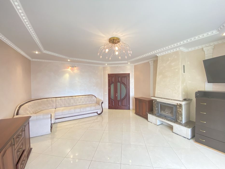 Просторий будинок з ремонтом, меблями та зручним розташуванням