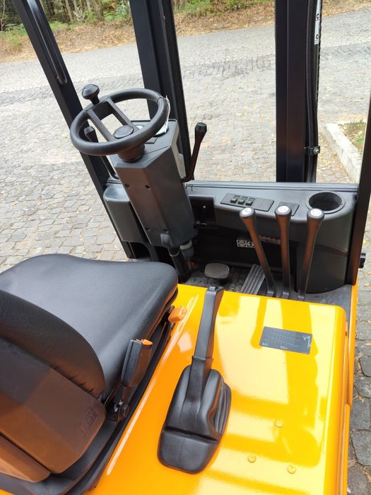 4850€+IVA , Empilhador Still 1600kg , Elev 3,45mt, Desl.Lateral , Bat. 2021 , excelente estado .