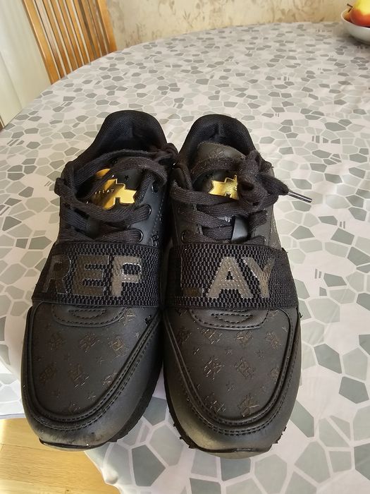 Жіночі кросівки,  чорного кольору