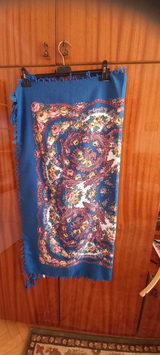 Duża, kolorowa chusta z frędzelkami