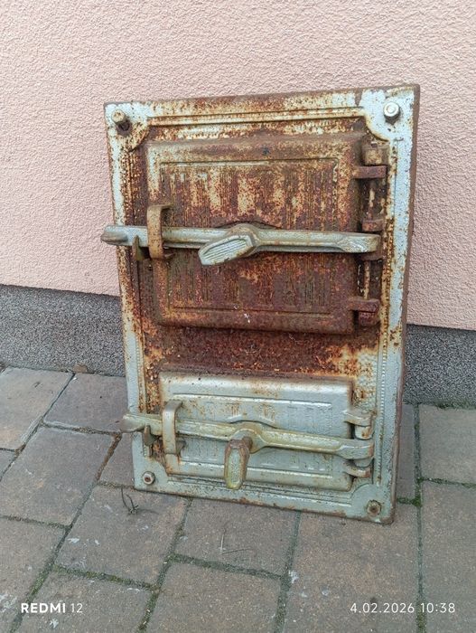 Żeliwne drzwiczki do pieca