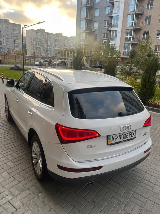 AUDI Q5 офіційний, без пошкоджень