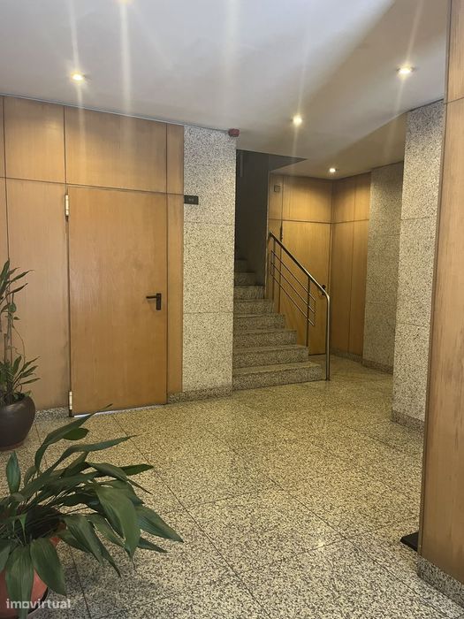 Apartamento T2 com 2 casas de banho e garagem