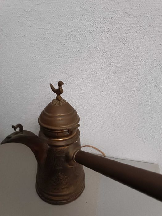 bule antigo em latão