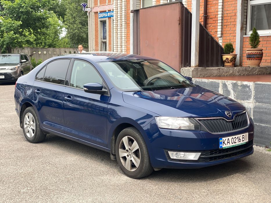 Аренда авто под такси Комфорт Бізнес Електромобілі Шкода Тойота