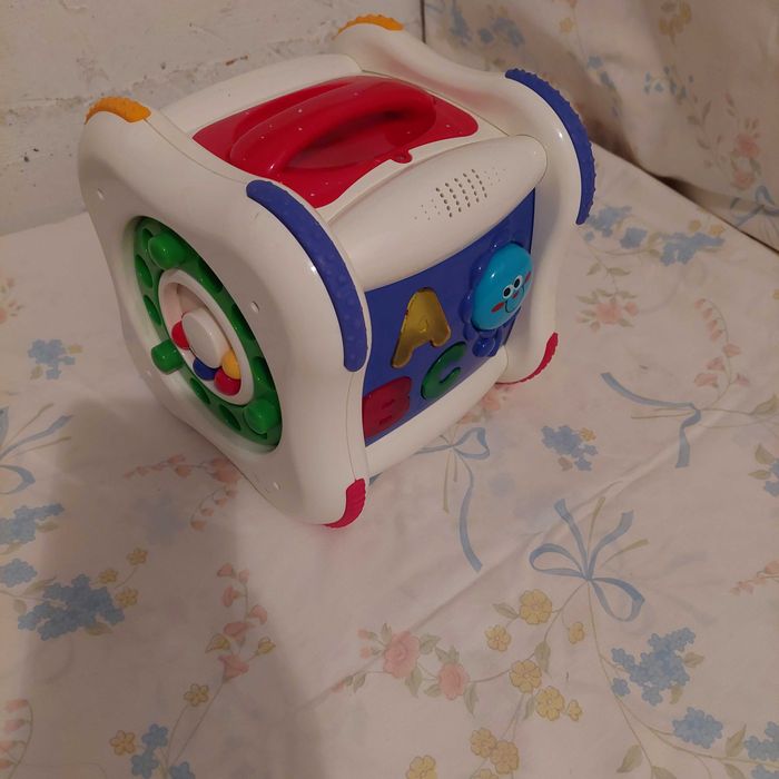 Brinquedo Chicco Bilingue e mesa de atividades Chico