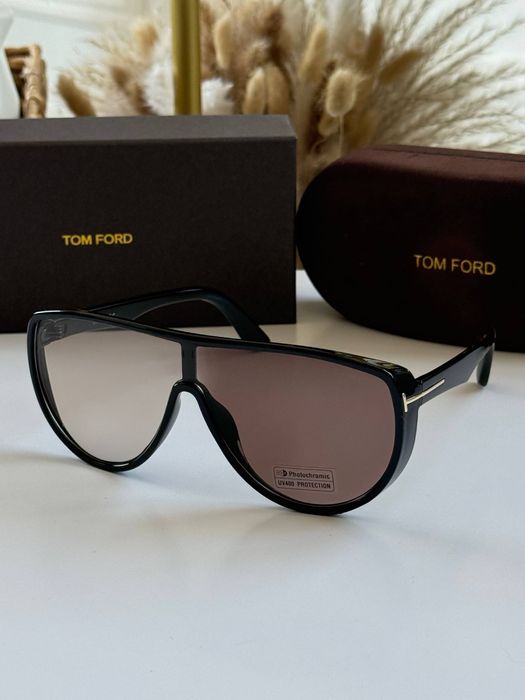 Сонцезахисні окуляри . Хамелеони . Tom Ford