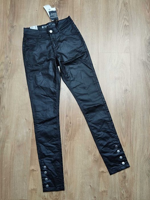woskowane jeansy skinny xs jak skórzane slim fit alternative faux leather effect czarne z połyskiem