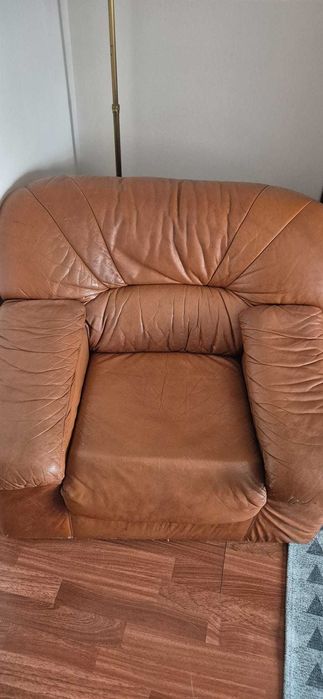 Sofa em pele castanho