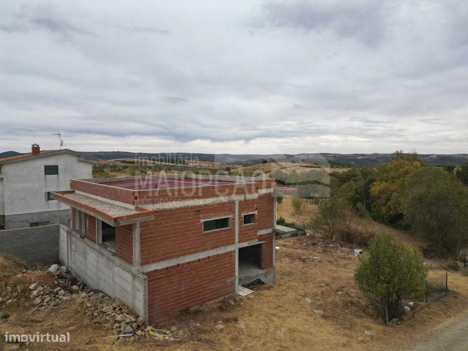 Moradia V3 inacabada - até 100% Financiamento