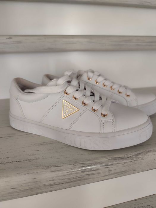 Оригінальні кросівки  Guess