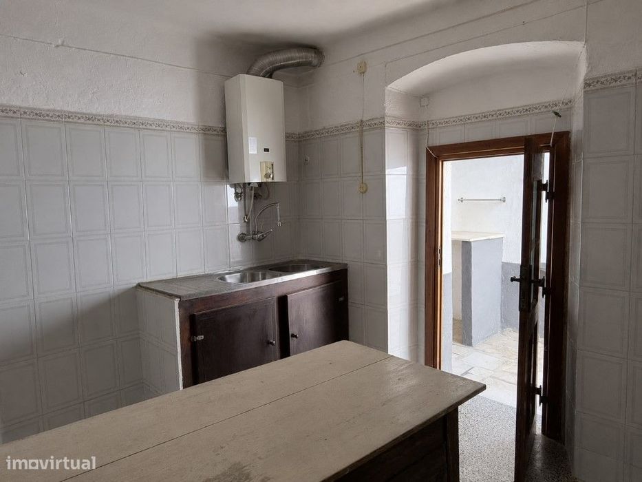 Moradia T1+1 com quintal na Vila de Redondo (Évora)