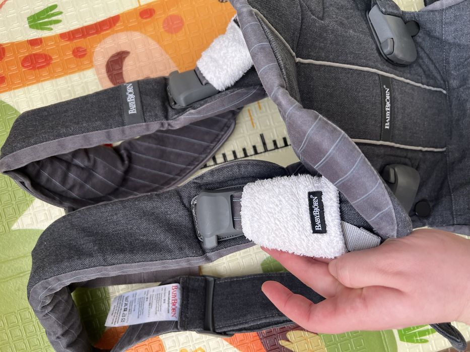 Слінг BabyBjorn Carrier One колір сірий