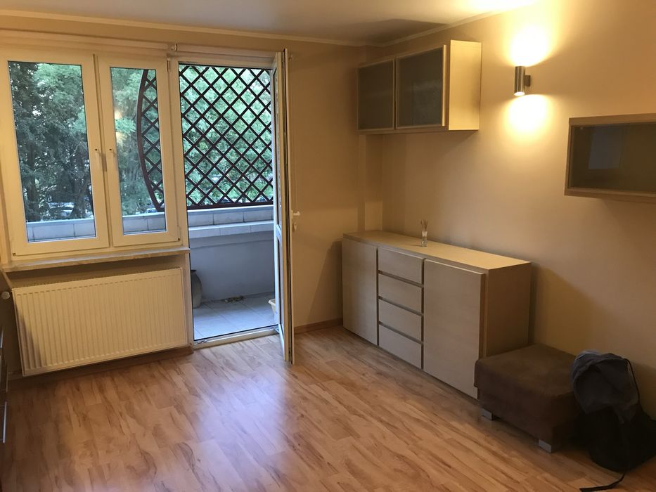 1 piętro, tramwaj, widok na park, 2 pokoje