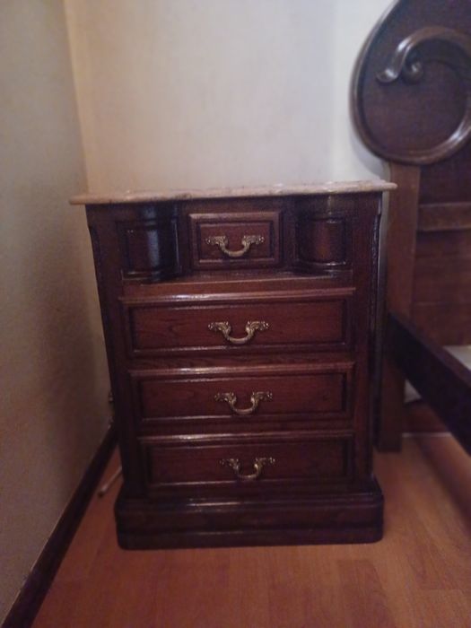 Quarto de casal em madeira maciça castanho