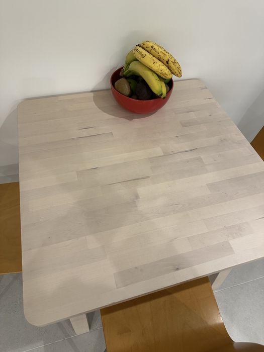 Conjunto de mesa e 3 cadeiras em madeira