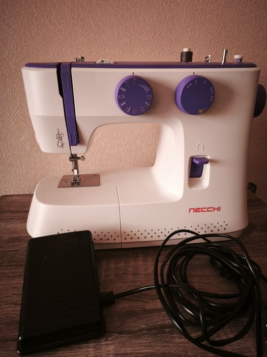 Швейная машинка Necchi M213A ,почти новая