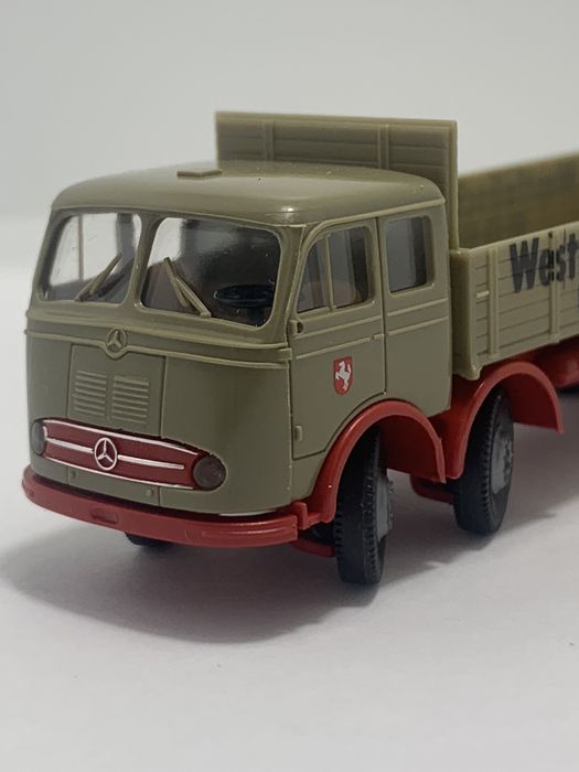 Mercedes Benz LP 333 da Brekina escala 1/87
