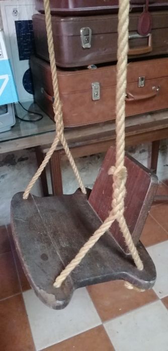 Baloiço antigo com cadeirinha