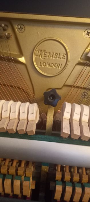 Piano vertical Kemble