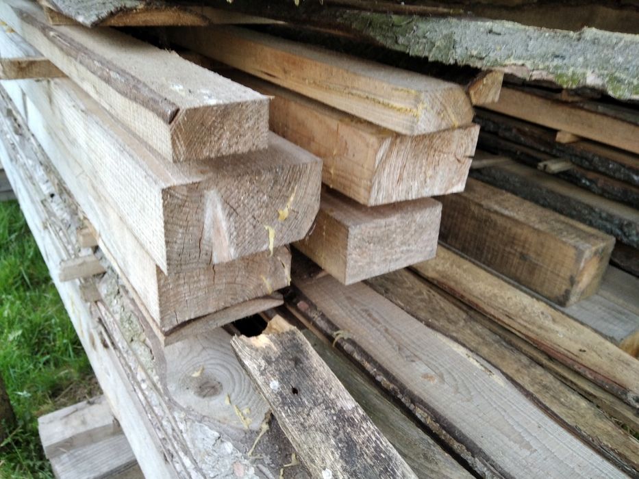 Dąb, bale, słupki-suche na schody, stoły.