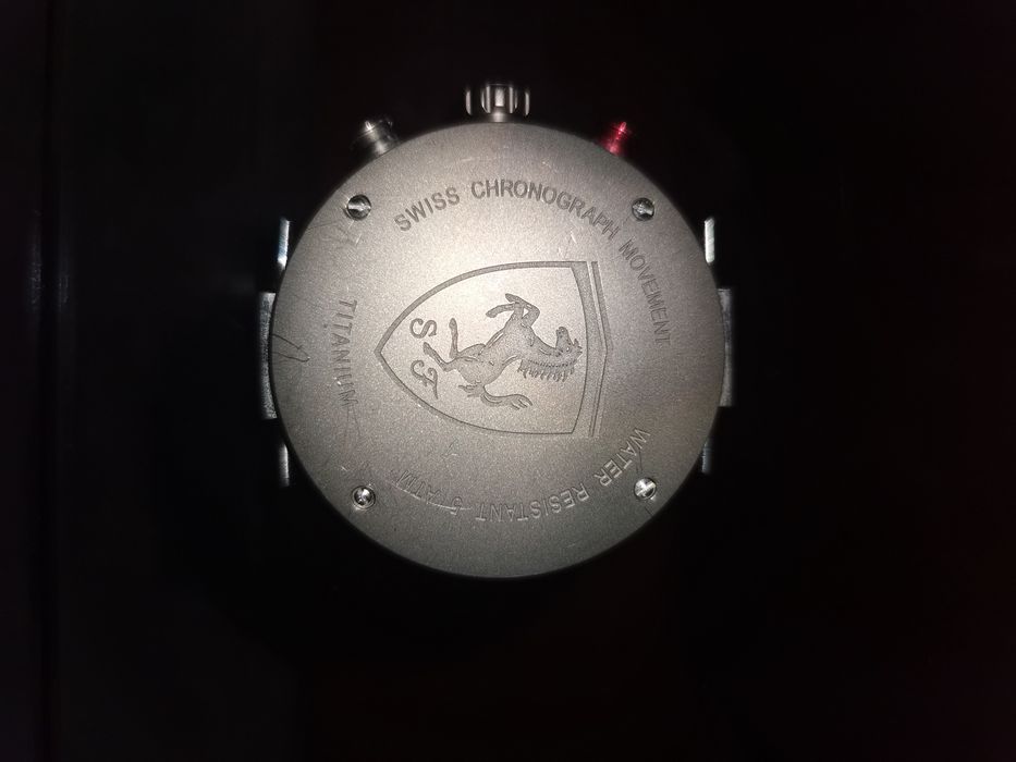 Relógio Ferrari em titanium usado (PREÇO NEGOCIÁVEL)
