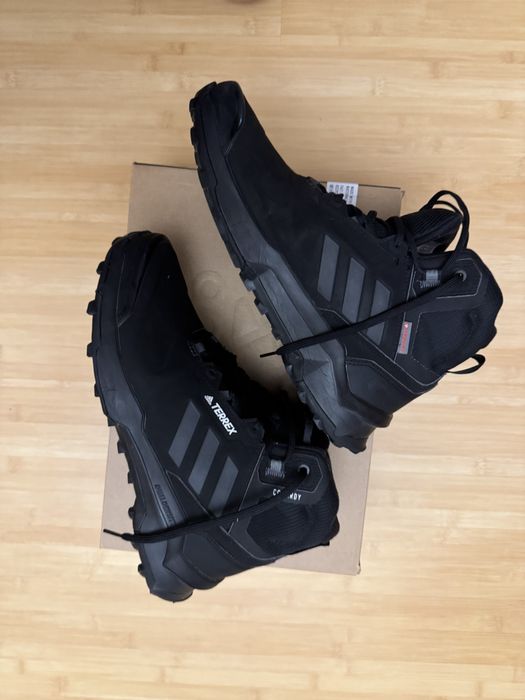 Ботінки,кросівки adidas,оригінал ,зима