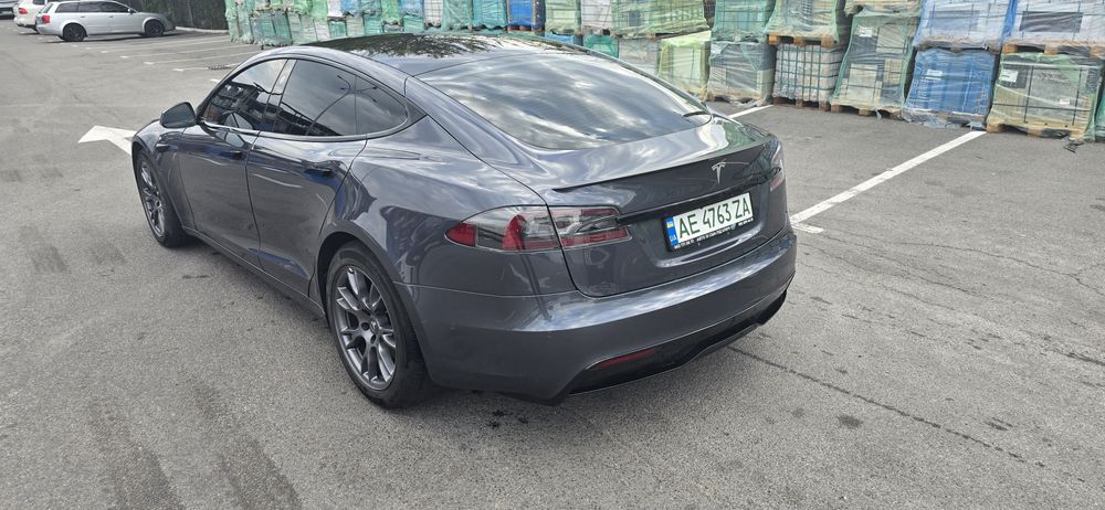Tesla model s plaid