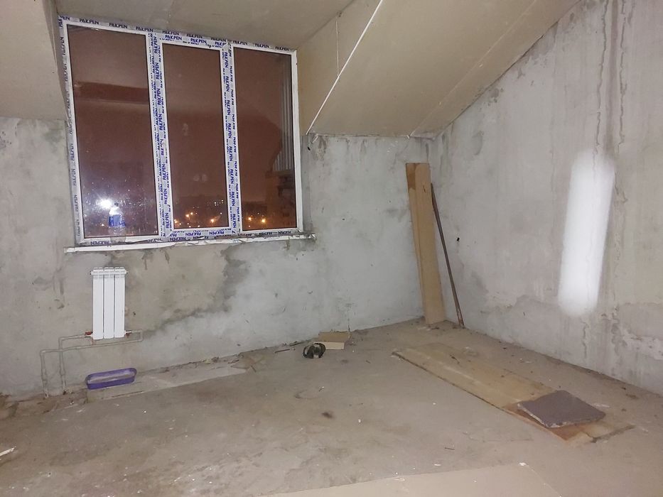 Продам двух-етажную квартиру на 5 комнат метро Армейская