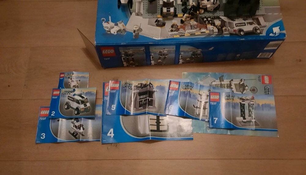 LEGO 7237 - Police Station