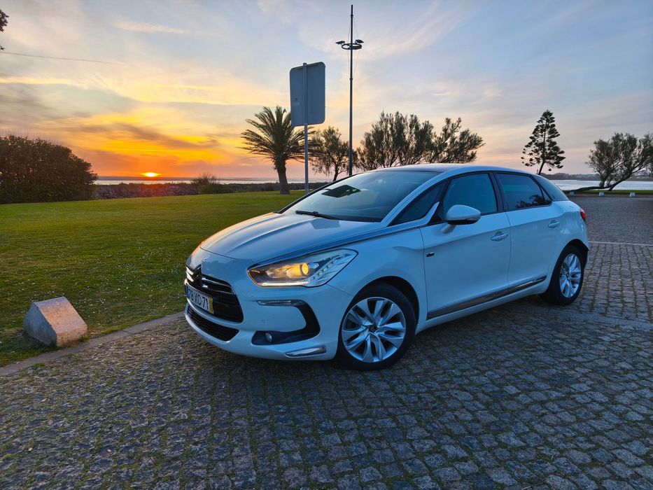 Vende se DS5 híbrido gasóleo