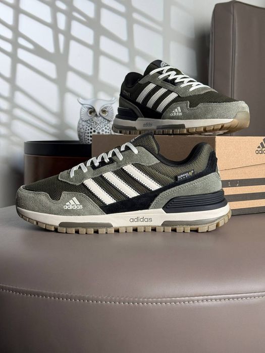 6 кольорів Adidas ZX 700