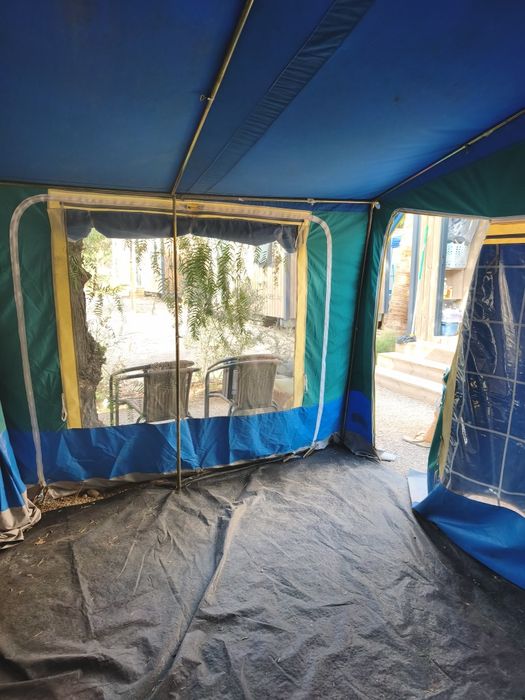 Atrelado tenda com avançado