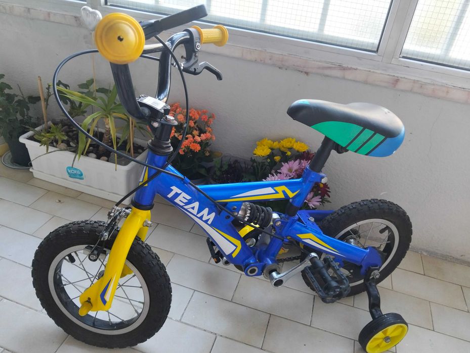 Bicicleta de criança com rodinhas