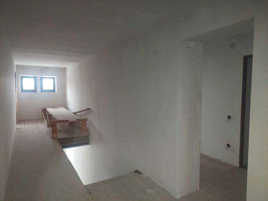 Комплекс с.Залізня 1,85га + 2 будівлі