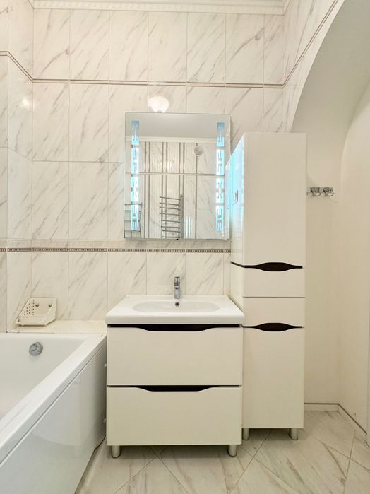 Продаж 3 кім. квартири вул. І. Франка - історичний центр Львова