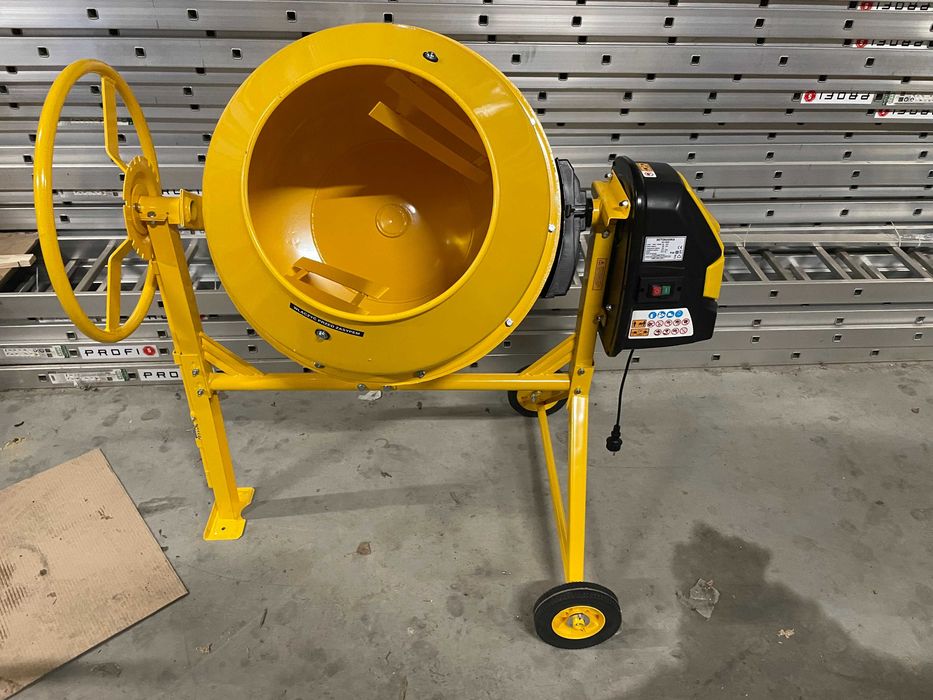 Betoniarka wolnospadowa mieszalnik HIGHER PROFESSIONAL 160L 230V 1300W