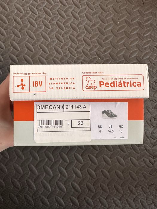 Дитячі шкіряні  кросівки, черевики Biomecanics 23 розмір