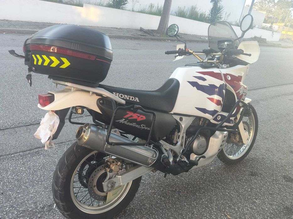 Honda Africa Twin como nova.