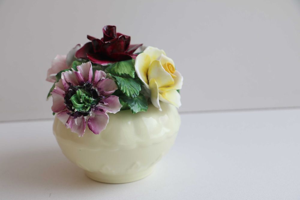 Винтажная фарфоровая композиция цветы в вазе kew royal англия, 1970-е
