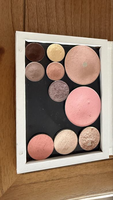 Glam Shop i Nabla zestaw rozy, rozswietlaczy i cieni do oczu + magnetyczna paletka